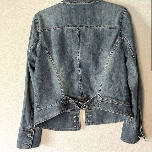 New! Bandolino Blu Distressed Denim Jacket. Size Medium. - Picture 2 of 5